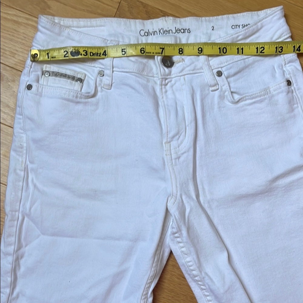 Calvin Klein White Jean City Shorts - Picture 6 of 11